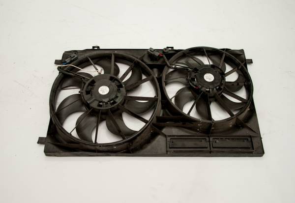 FORD TRANSİT 120 - 120 V ÇIKMA PARÇA  2014 2014 SONRASI RADYATÖR DAVLUMBAZI ÇİFT FANLI